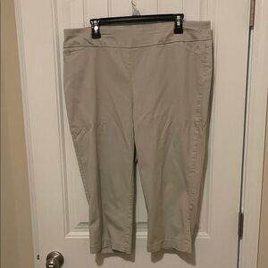 Croft & Barrow Women's Beige Capris